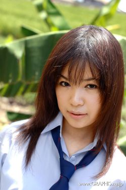 两个美女穿JK裙相互扣