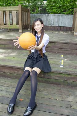 男生和女生一起差差很痛的轮滑鞋