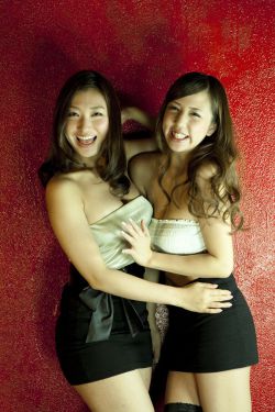 张警官头撞玻璃高清视频播放